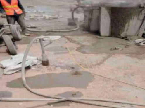 武邑水泥混凝土路面板底注浆技术 路面脱空注浆整治方案